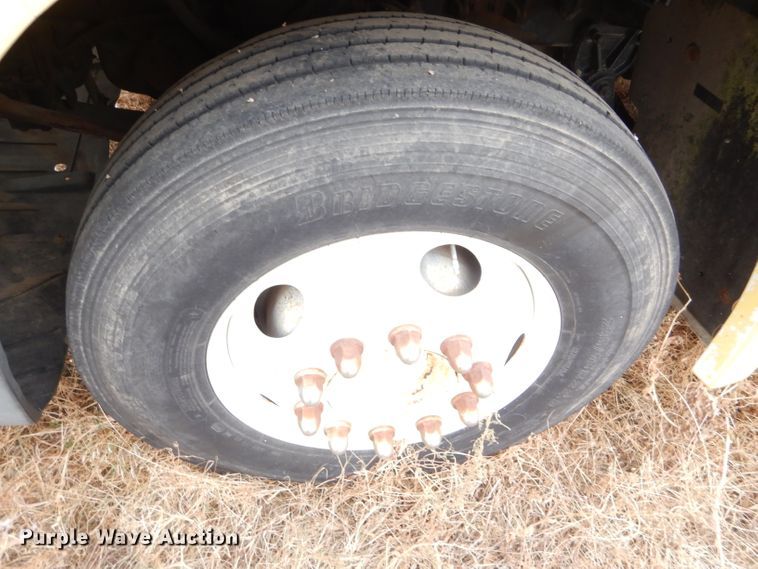 image for item FT9744 2000 Freightliner FLD semi truck