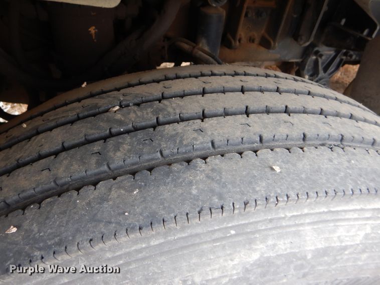 image for item FT9744 2000 Freightliner FLD semi truck