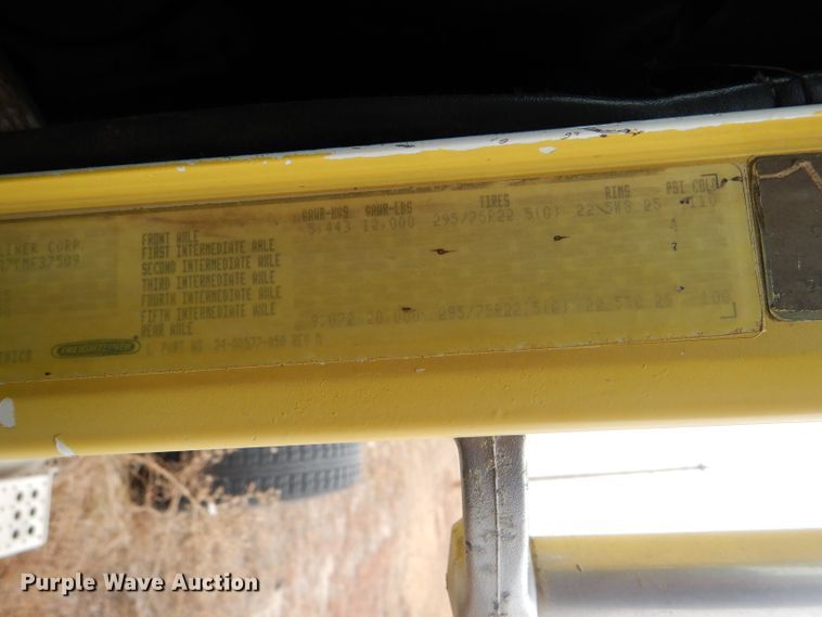 image for item FT9744 2000 Freightliner FLD semi truck