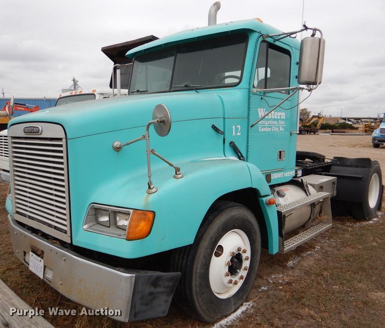 image for item FT9746 2001 Freightliner FLD semi truck