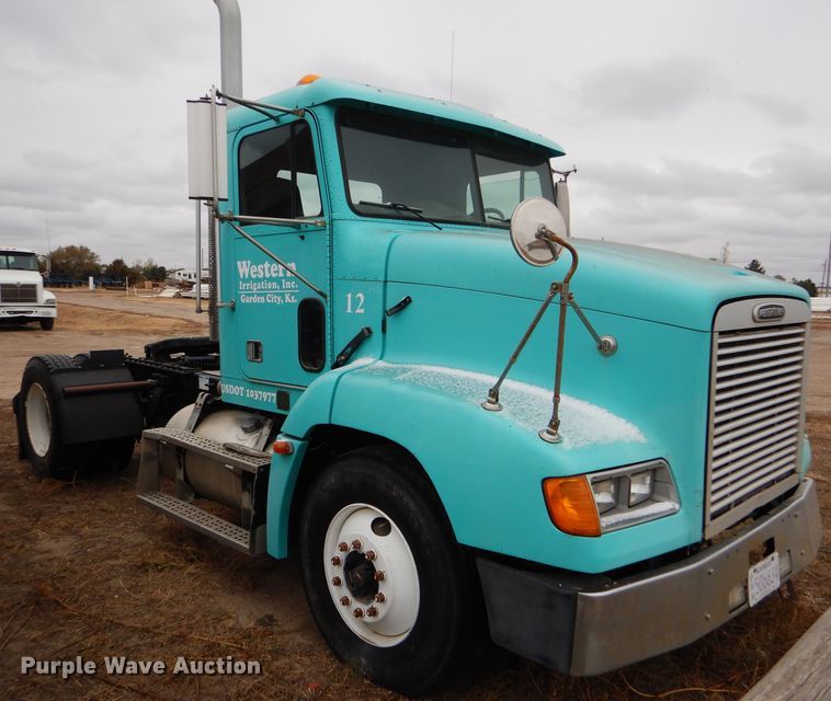 image for item FT9746 2001 Freightliner FLD semi truck