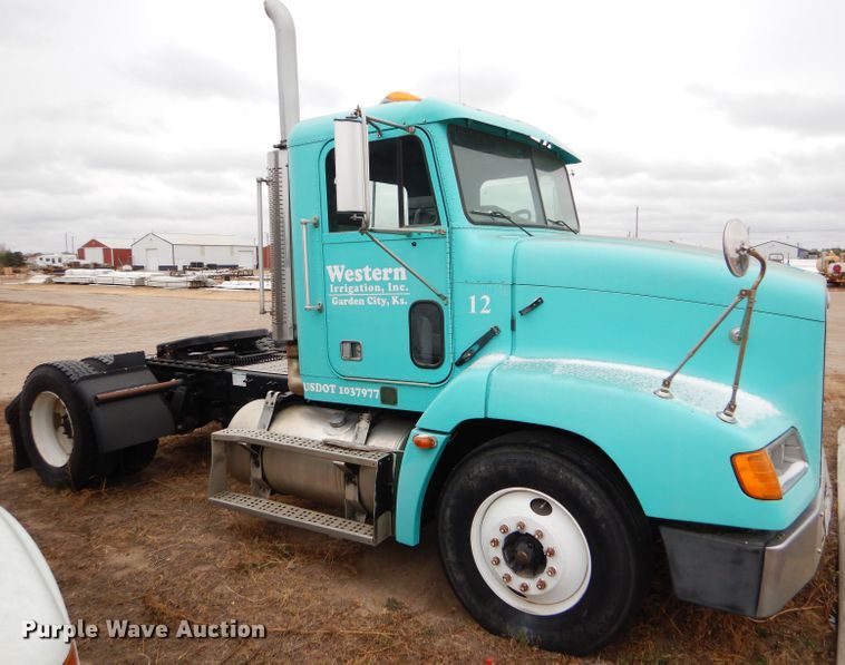 image for item FT9746 2001 Freightliner FLD semi truck