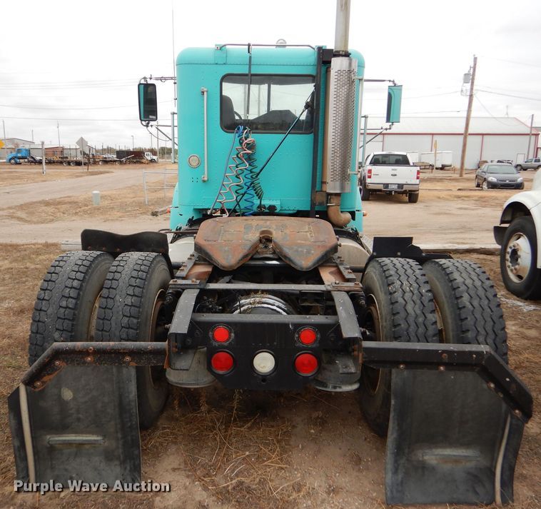 image for item FT9746 2001 Freightliner FLD semi truck