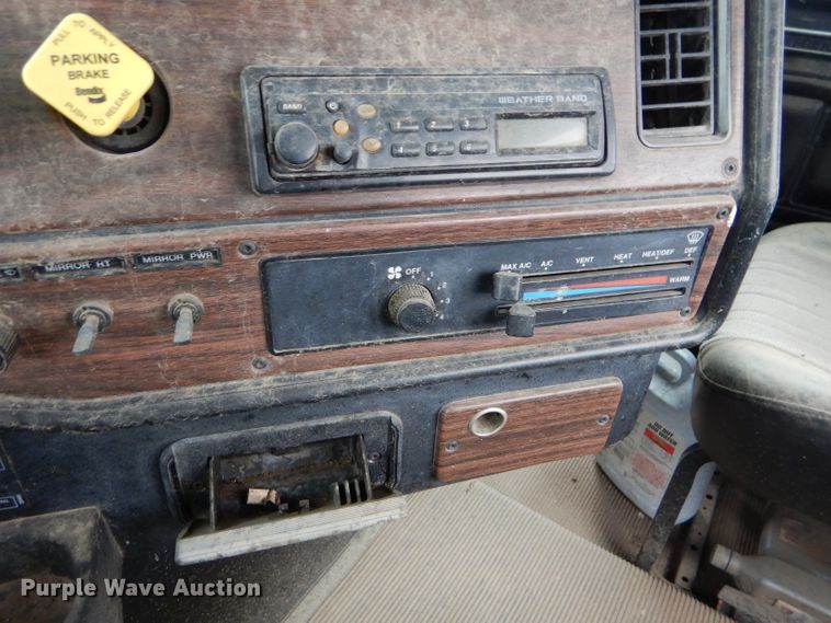 image for item FT9746 2001 Freightliner FLD semi truck