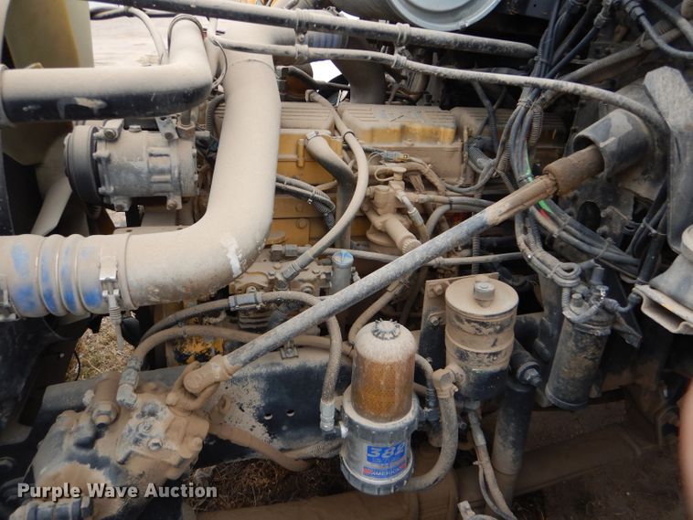 image for item FT9746 2001 Freightliner FLD semi truck