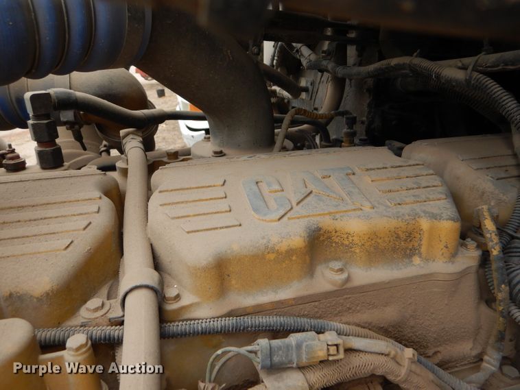 image for item FT9746 2001 Freightliner FLD semi truck