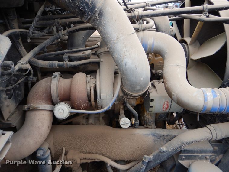 image for item FT9746 2001 Freightliner FLD semi truck