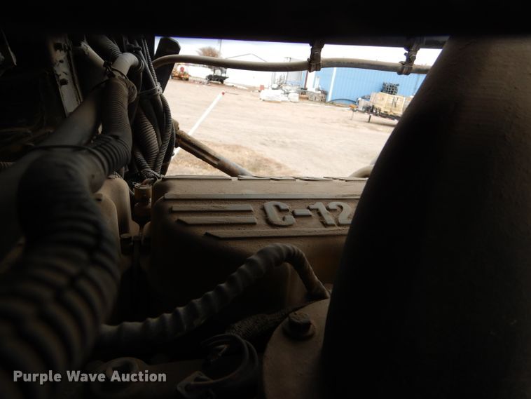 image for item FT9746 2001 Freightliner FLD semi truck