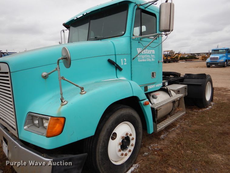 image for item FT9746 2001 Freightliner FLD semi truck