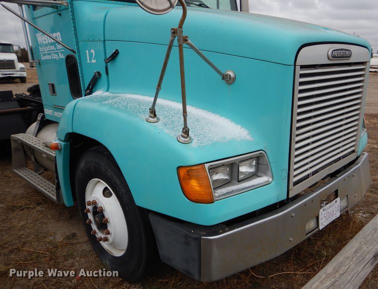 image for item FT9746 2001 Freightliner FLD semi truck