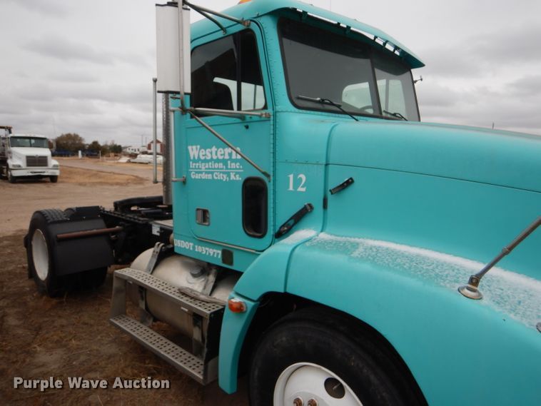 image for item FT9746 2001 Freightliner FLD semi truck