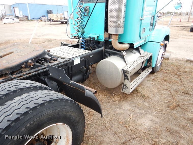 image for item FT9746 2001 Freightliner FLD semi truck