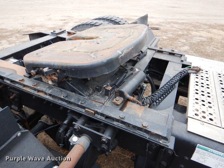 image for item FT9746 2001 Freightliner FLD semi truck