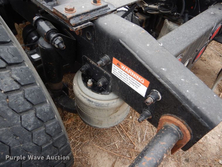 image for item FT9746 2001 Freightliner FLD semi truck