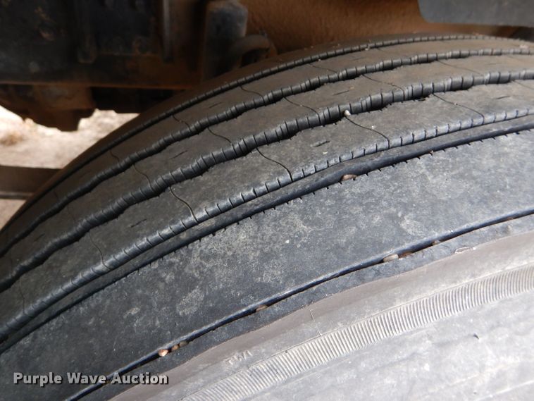 image for item FT9746 2001 Freightliner FLD semi truck