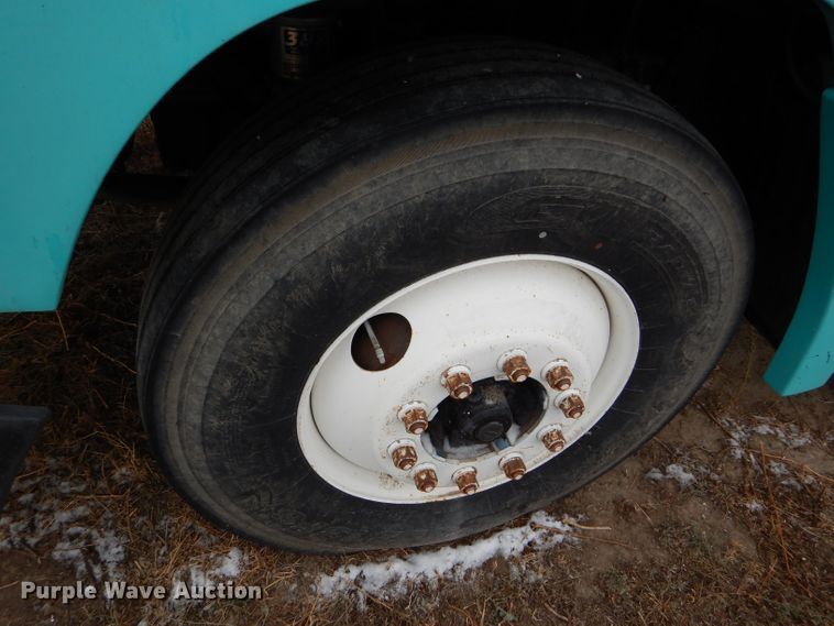 image for item FT9746 2001 Freightliner FLD semi truck