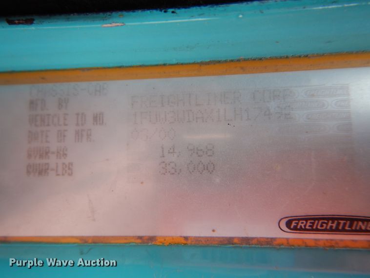 image for item FT9746 2001 Freightliner FLD semi truck