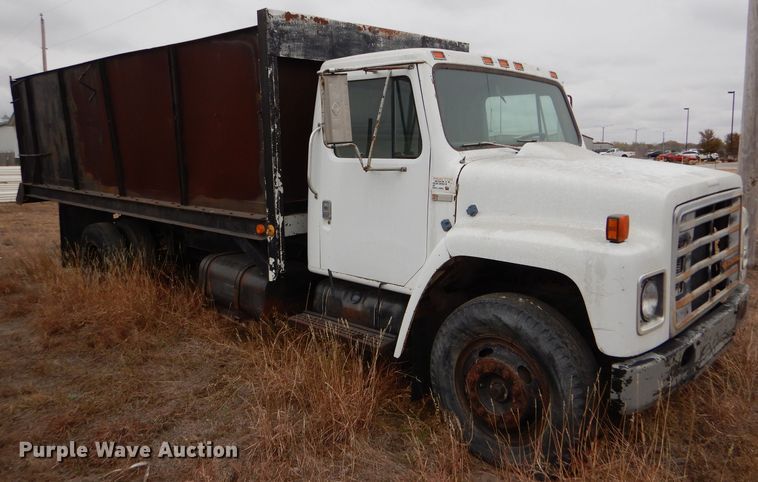 image for item FT9747 1979 International 1724 dump truck