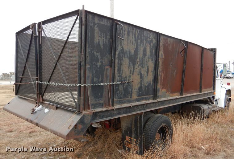 image for item FT9747 1979 International 1724 dump truck