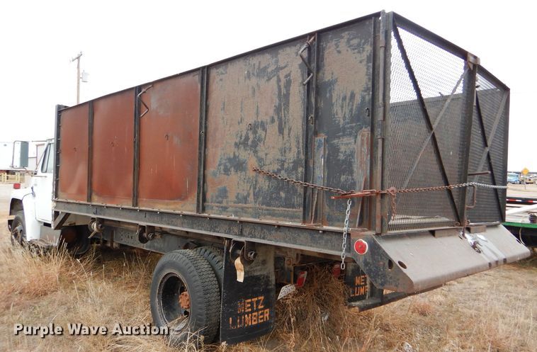 image for item FT9747 1979 International 1724 dump truck