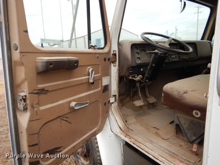 image for item FT9747 1979 International 1724 dump truck