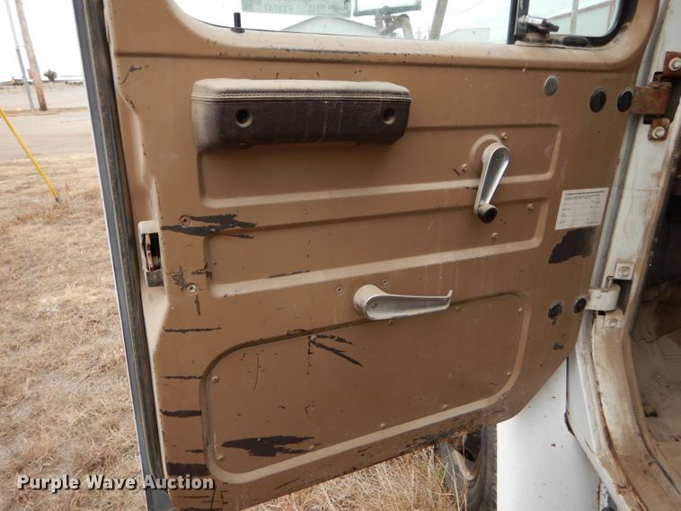 image for item FT9747 1979 International 1724 dump truck