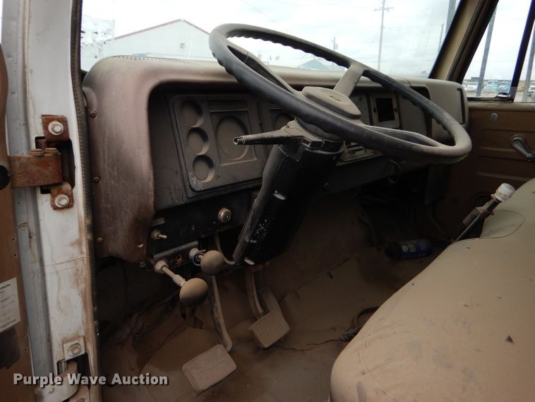 image for item FT9747 1979 International 1724 dump truck