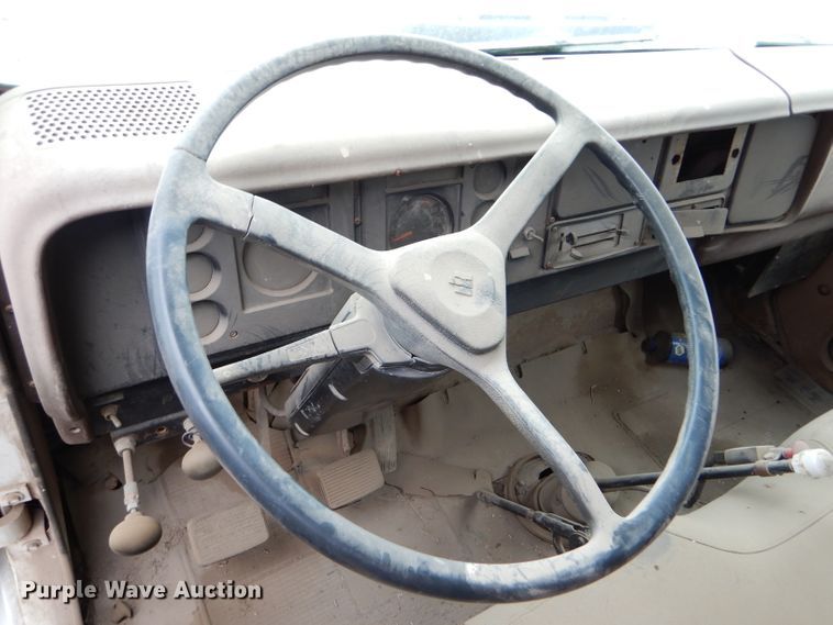 image for item FT9747 1979 International 1724 dump truck