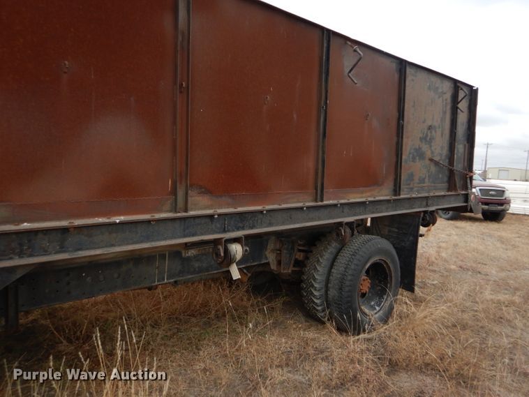image for item FT9747 1979 International 1724 dump truck