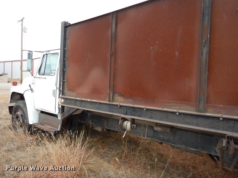 image for item FT9747 1979 International 1724 dump truck