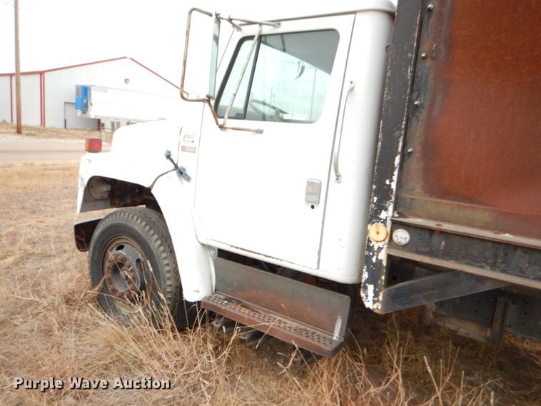 image for item FT9747 1979 International 1724 dump truck