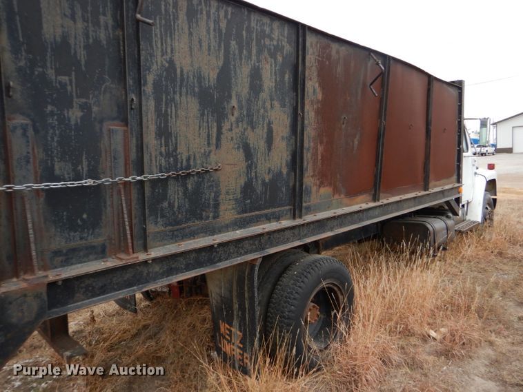 image for item FT9747 1979 International 1724 dump truck