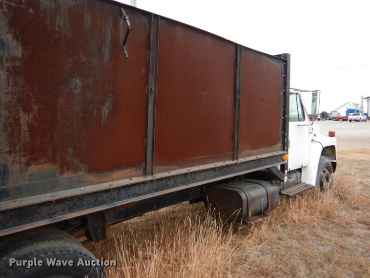 image for item FT9747 1979 International 1724 dump truck
