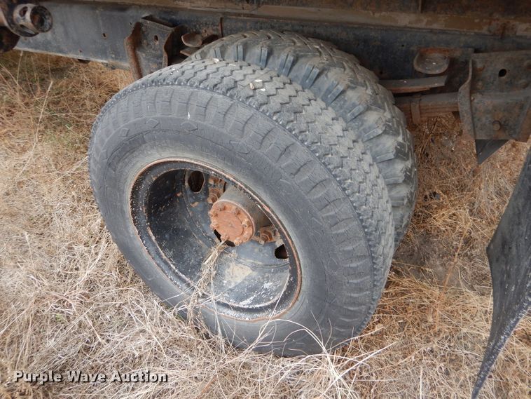 image for item FT9747 1979 International 1724 dump truck