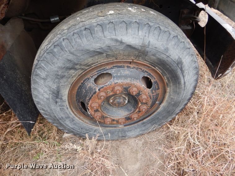 image for item FT9747 1979 International 1724 dump truck