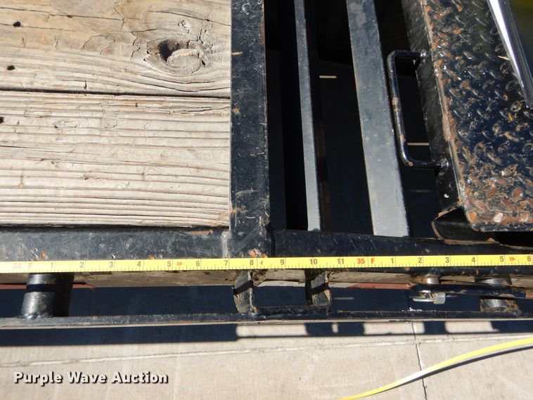 image for item FV9535 2015 PJ GN40FT equipment trailer