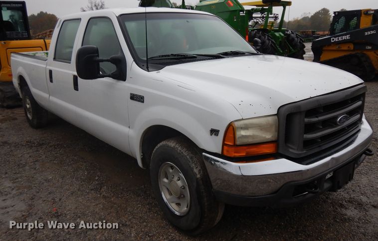 image for item GI9470 2001 Ford F350 Super Duty Crew Cab pickup truck