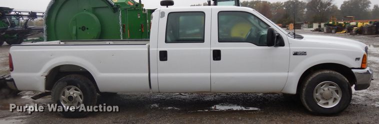 image for item GI9470 2001 Ford F350 Super Duty Crew Cab pickup truck