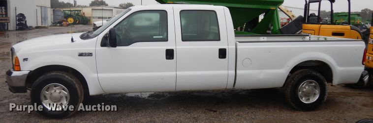 image for item GI9470 2001 Ford F350 Super Duty Crew Cab pickup truck