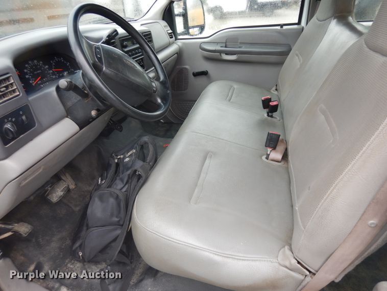 image for item GI9470 2001 Ford F350 Super Duty Crew Cab pickup truck