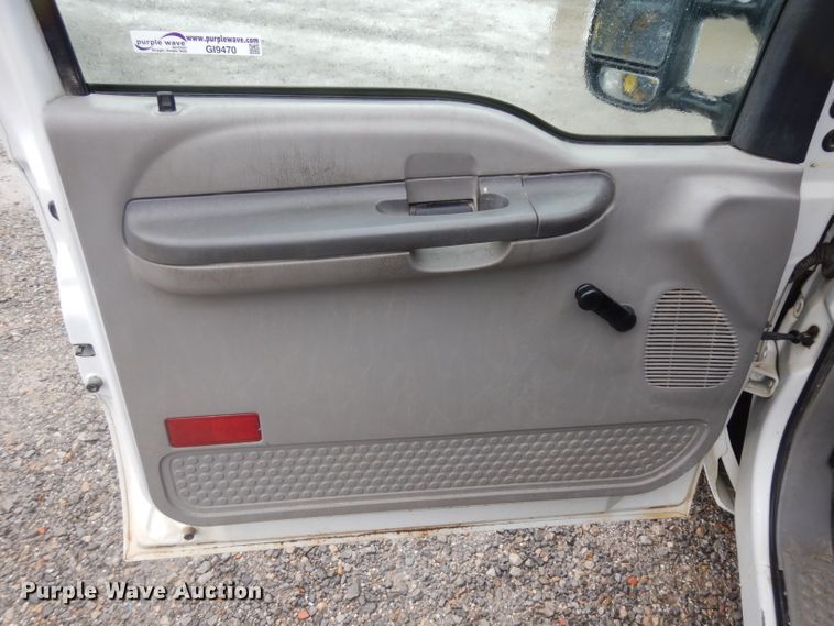 image for item GI9470 2001 Ford F350 Super Duty Crew Cab pickup truck