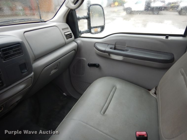 image for item GI9470 2001 Ford F350 Super Duty Crew Cab pickup truck