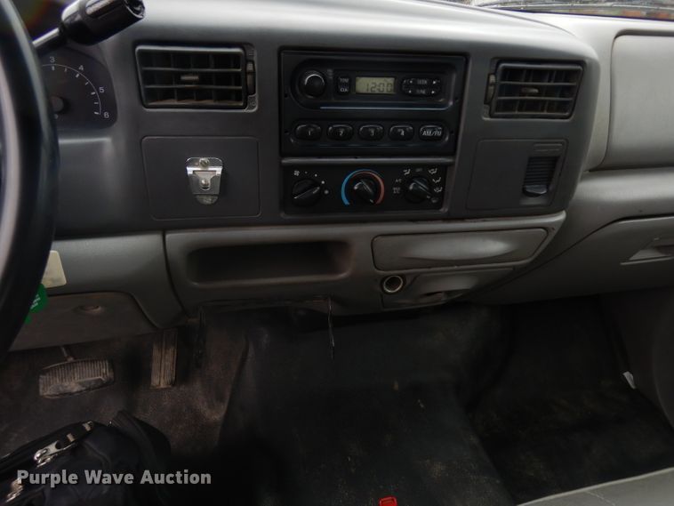 image for item GI9470 2001 Ford F350 Super Duty Crew Cab pickup truck