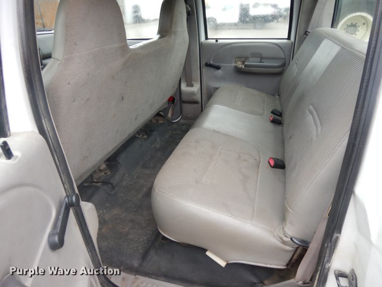 image for item GI9470 2001 Ford F350 Super Duty Crew Cab pickup truck