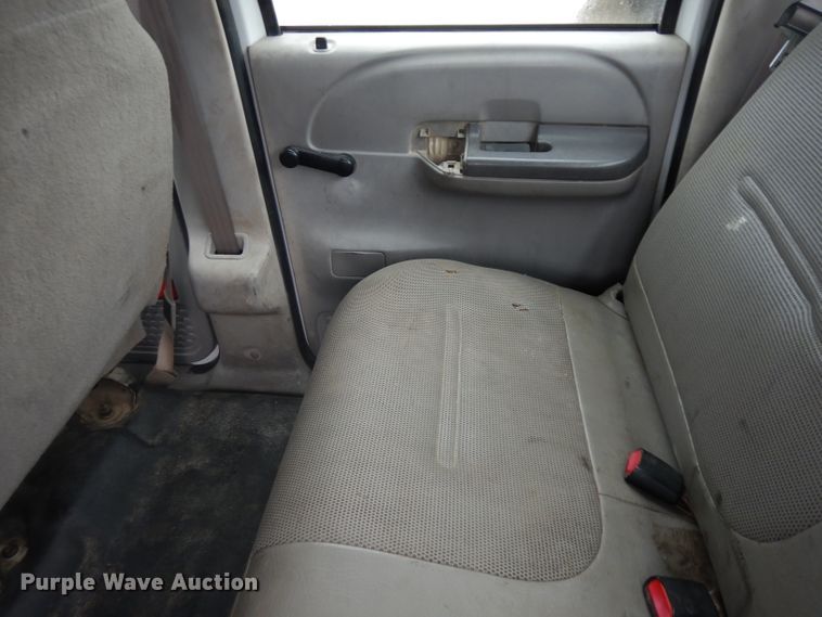 image for item GI9470 2001 Ford F350 Super Duty Crew Cab pickup truck