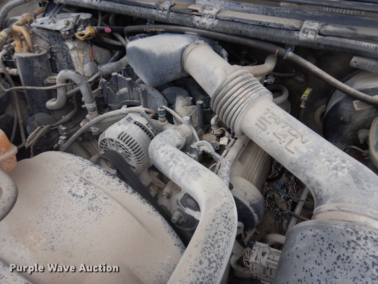 image for item GI9470 2001 Ford F350 Super Duty Crew Cab pickup truck