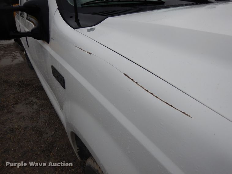 image for item GI9470 2001 Ford F350 Super Duty Crew Cab pickup truck