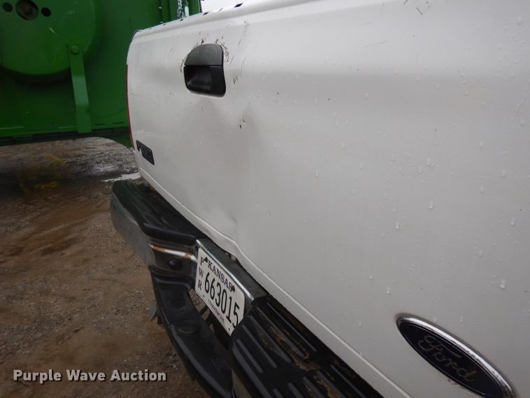 image for item GI9470 2001 Ford F350 Super Duty Crew Cab pickup truck