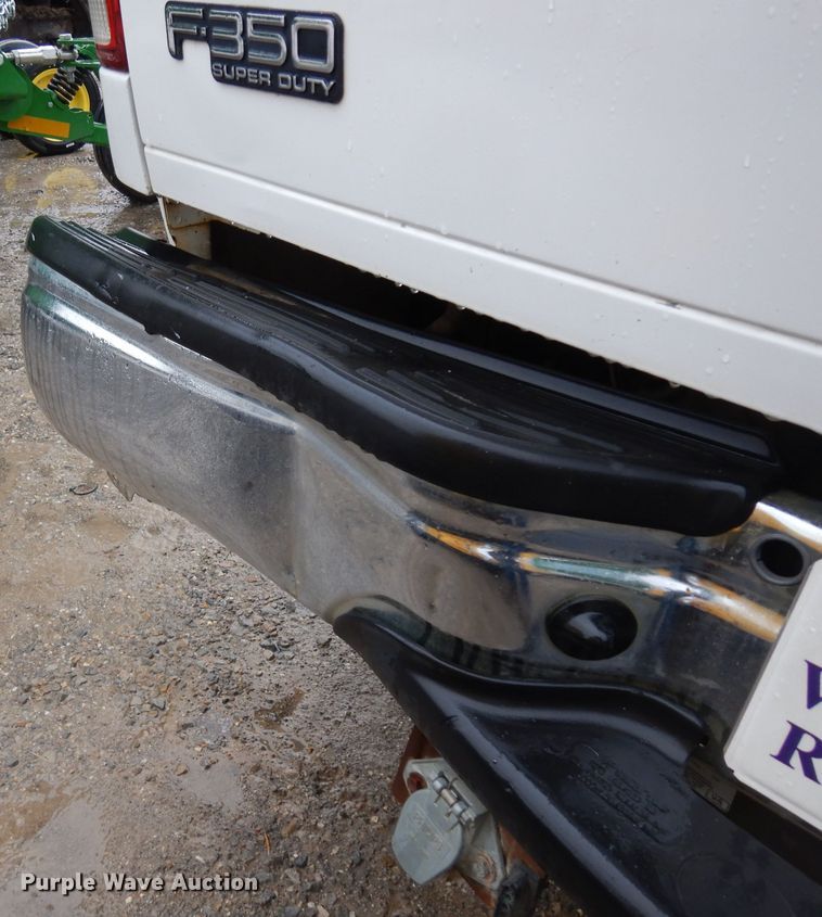 image for item GI9470 2001 Ford F350 Super Duty Crew Cab pickup truck