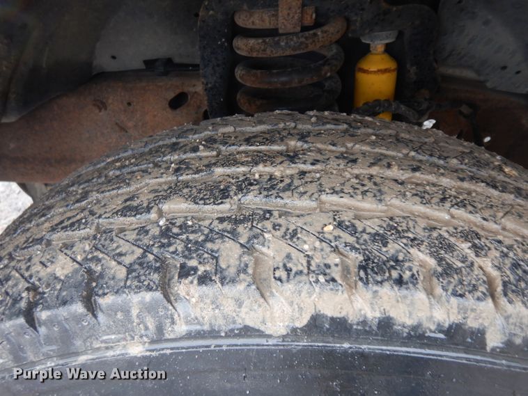 image for item GI9470 2001 Ford F350 Super Duty Crew Cab pickup truck